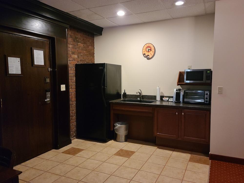Best Western Plus Plattsburgh Εξωτερικό φωτογραφία