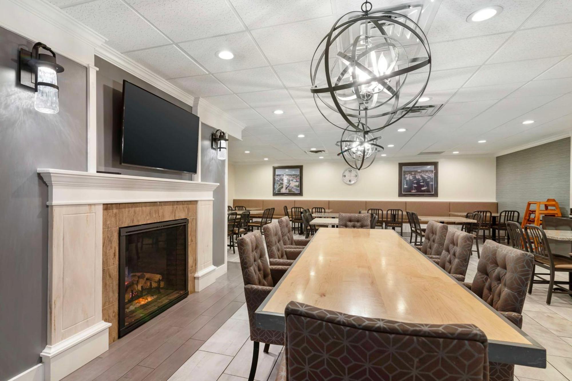Best Western Plus Plattsburgh Εξωτερικό φωτογραφία